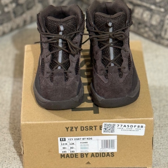 Yeezy Desert Boot Kids - Picture 2 of 8